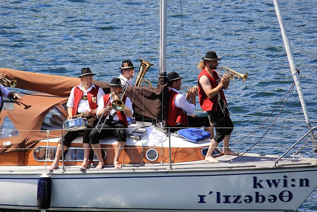 现了其不容 现了其不容